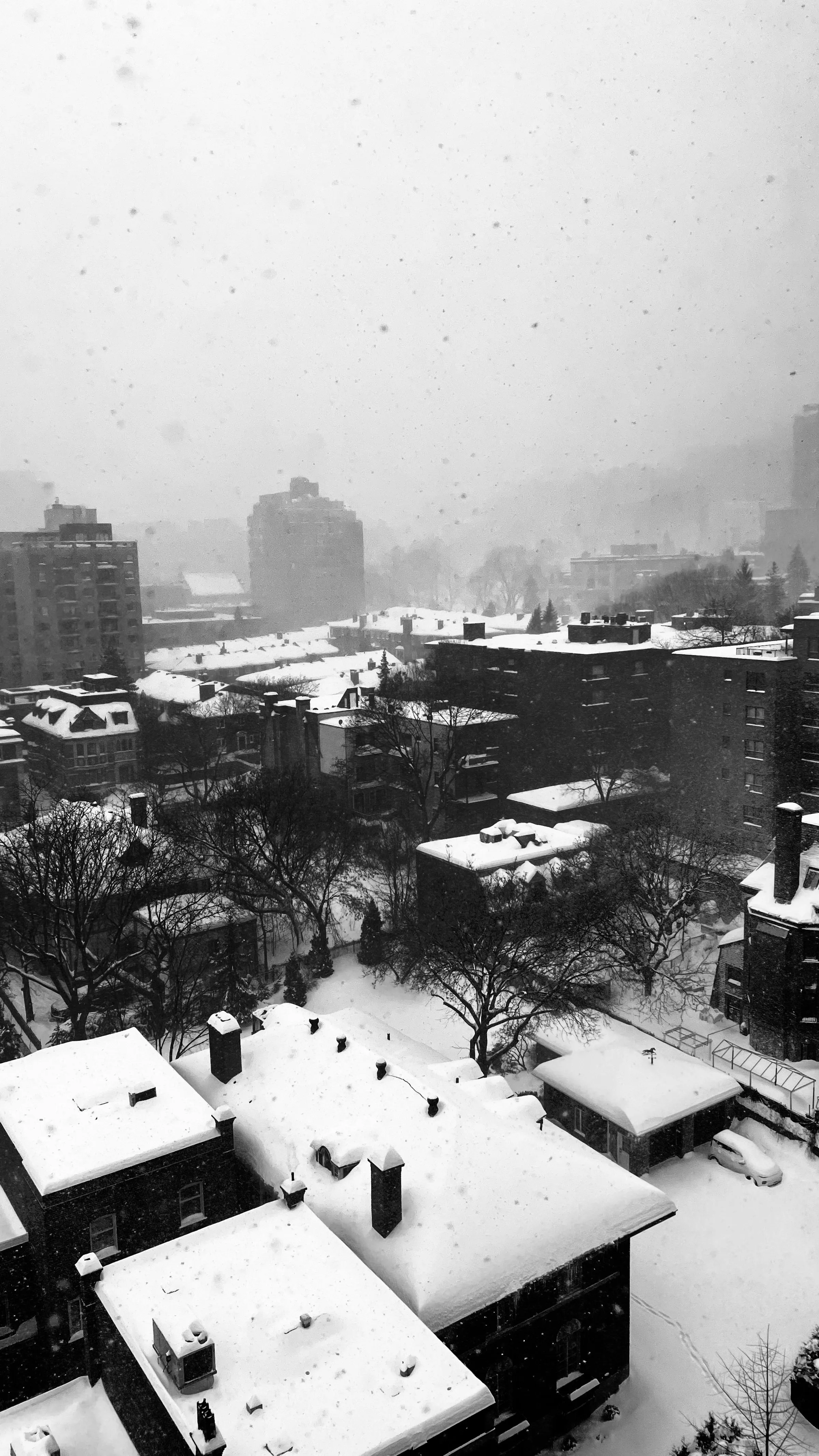 Paysage urbain de Saint-Léonard couvert de neige